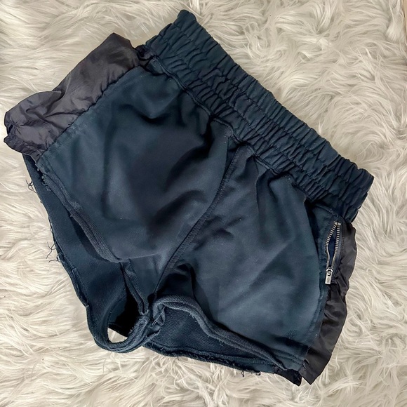 ✨ FREE PEOPLE MOVEMENT shorts S/M. thick, comfy elastic waistband… - Picture 2 of 4